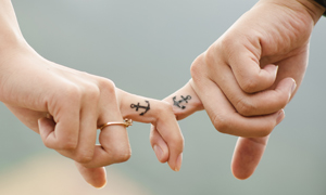 tatuajes en los dedos de las manos