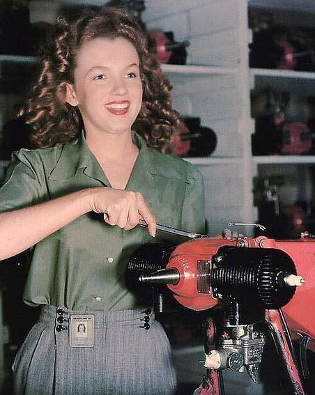 Marilyn Monroe, antes de ser Marilyn Monroe, cuando trabajaba en una fábrica