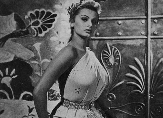 Sofia Loren es Honoria, quien se ofreció a Atila