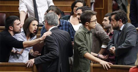 Enfrentamiento entre Ciudadanos y Podemos en el Parlamento Imagen 20minutos