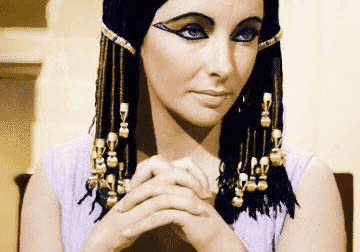 Elizabeth Taylor es Cleopatra