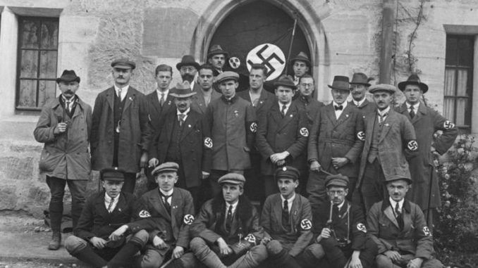 Delegación del NSDAP en el Día de Alemania, organizado en Coburg por el Deutschvolkisches Schutz- und Trutzbund. Octubre de 1922.
