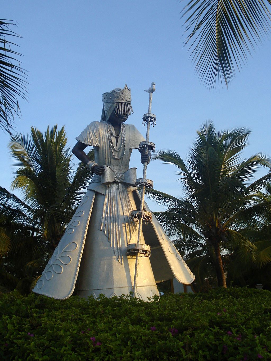 Estatua de Oxalá en Costa do Sauípe, Bahía.