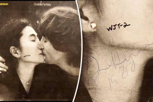 Un LP de John Lennon Double Fantasy autografiado por su asesino Mark Chapman