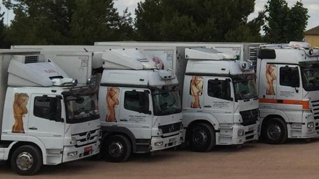 camiones censurados por foto de mujer