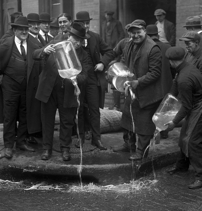 historia de la ley seca, cuando el gobierno estadounidense envenenaba el alcohol