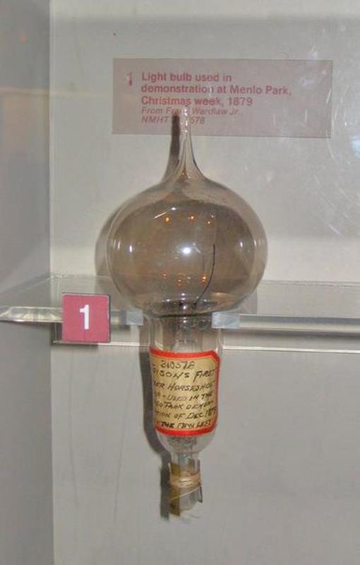 la primera bombilla de Thomas Alva Edison, diciembre de 1879