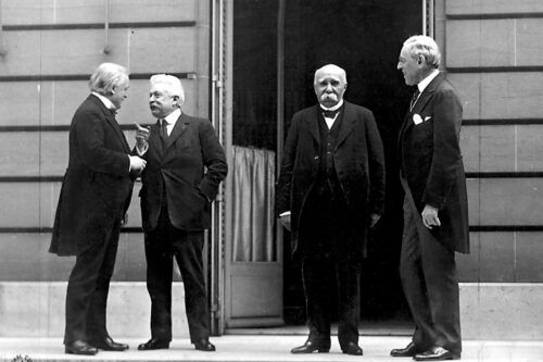 George, Orlando, Clemenceau y Wilson, el comité de los cuatro, en las negociaciones de Versalles. Primera Guerra Mundial