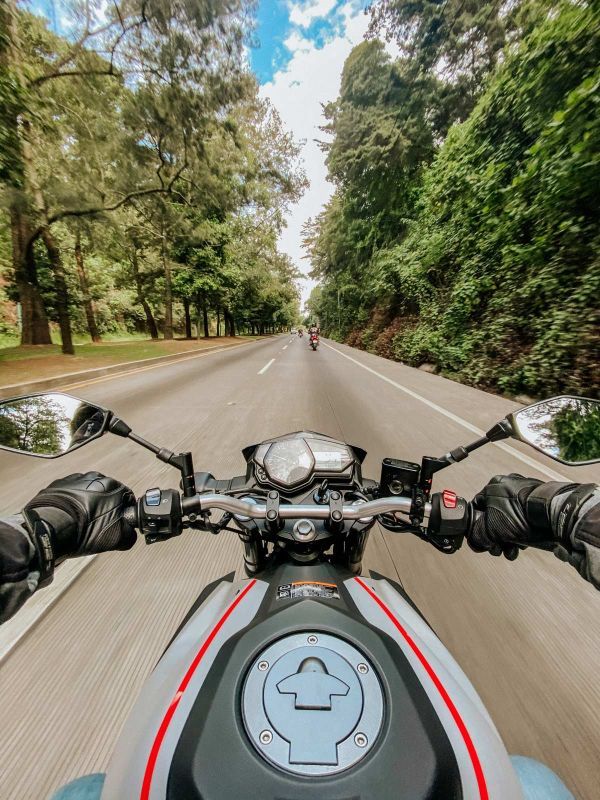 Guantes obligatorios para los conductores de moto en 2022